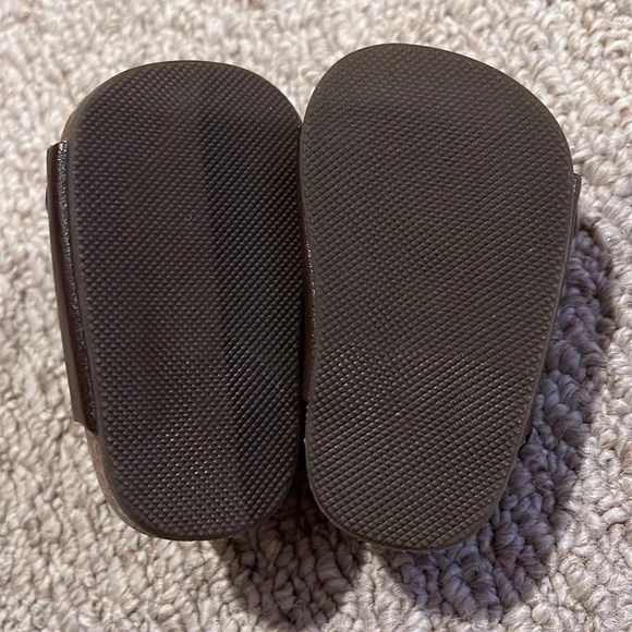 THREE pair of Old Navy baby shoes, size 0-3 months EUC! - Picture 5 of 7